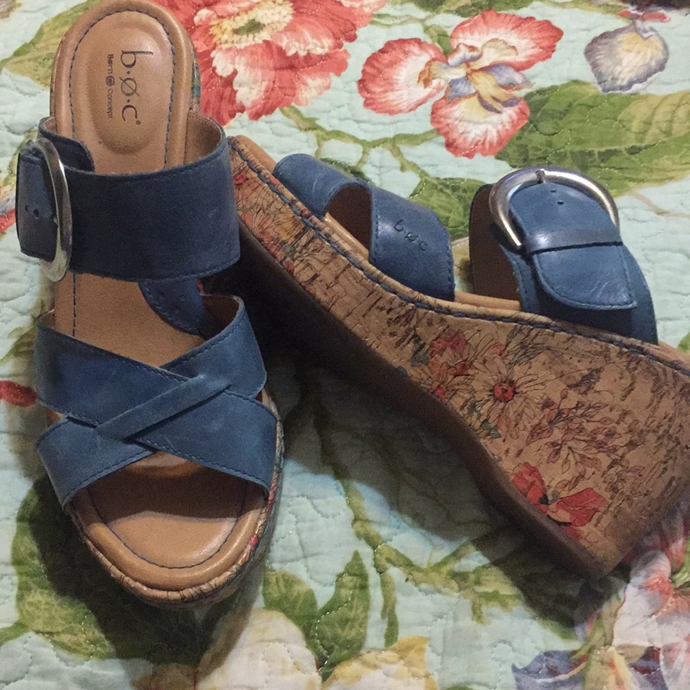 Boc wedge heels